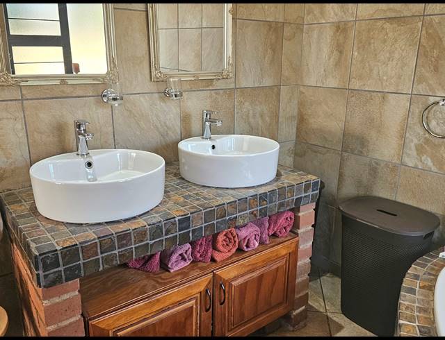 3 BEDROOM EQUESTRIAN PROPERTY FOR SALE IN KNOPJESLAAGTE